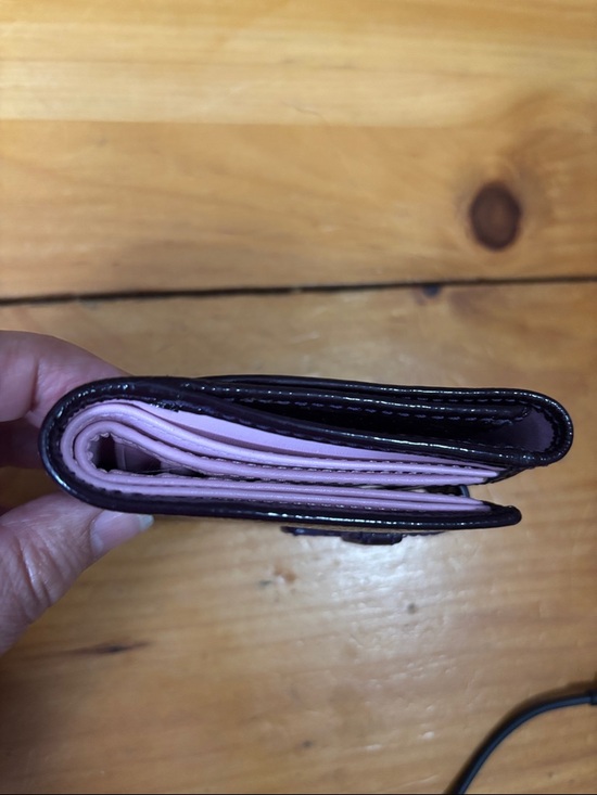 Coach patent leather wallet. - Picture 13 of 16